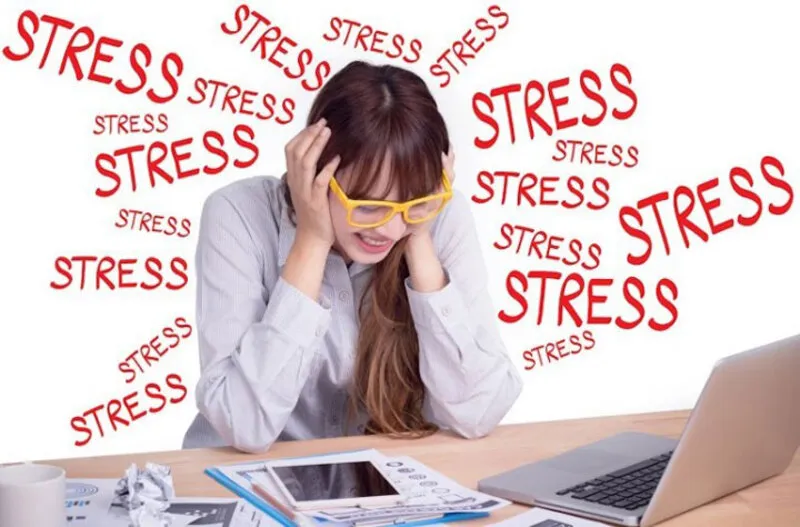 4 triệu chứng stress ở nữ giới điển hình nhất - Tránh giao tiếp với mọi người, Buồn nôn, nôn mửa  