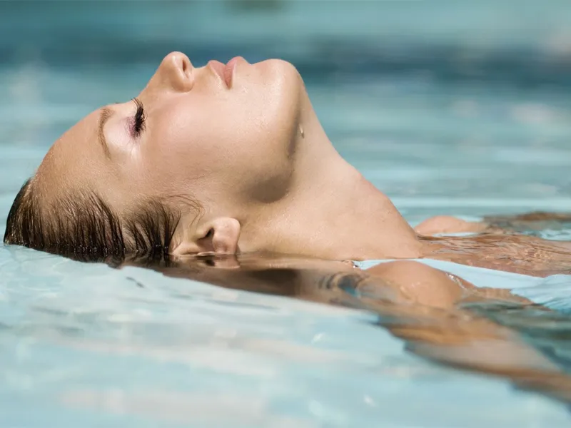 Bơi lội thường xuyên có lợi cho sức khỏe xương khớp