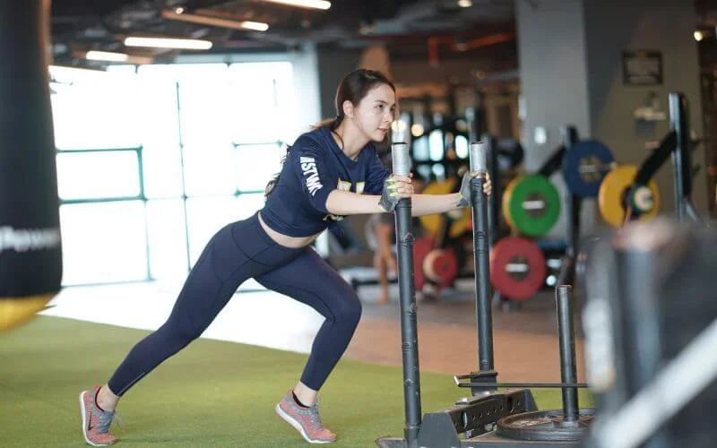 Tập gym buổi trưa