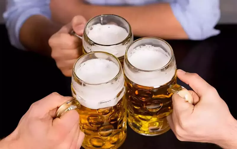 Rượu, bia làm tăng nồng độ axit uric