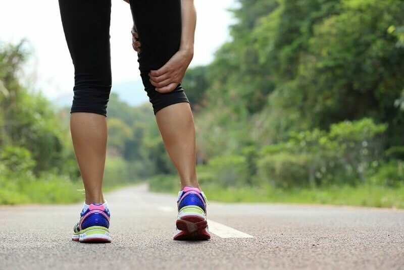 Nguyên nhân bị căng cơ bắp chân bắt nguồn từ đâu?