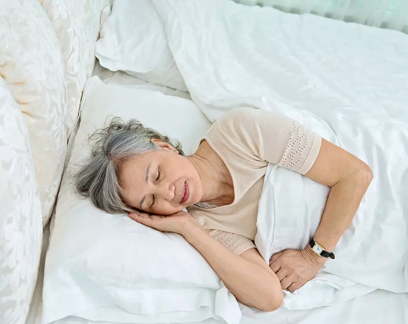 Tư thế ngủ nghiêng phù hợp sức khỏe cho mọi lứa tuổi