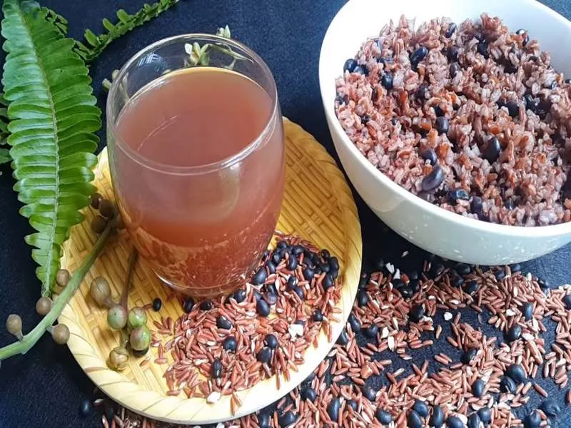 bí kíp uống nước đậu đen rang giảm mỡ bụng kết hợp cùng gạo lứt