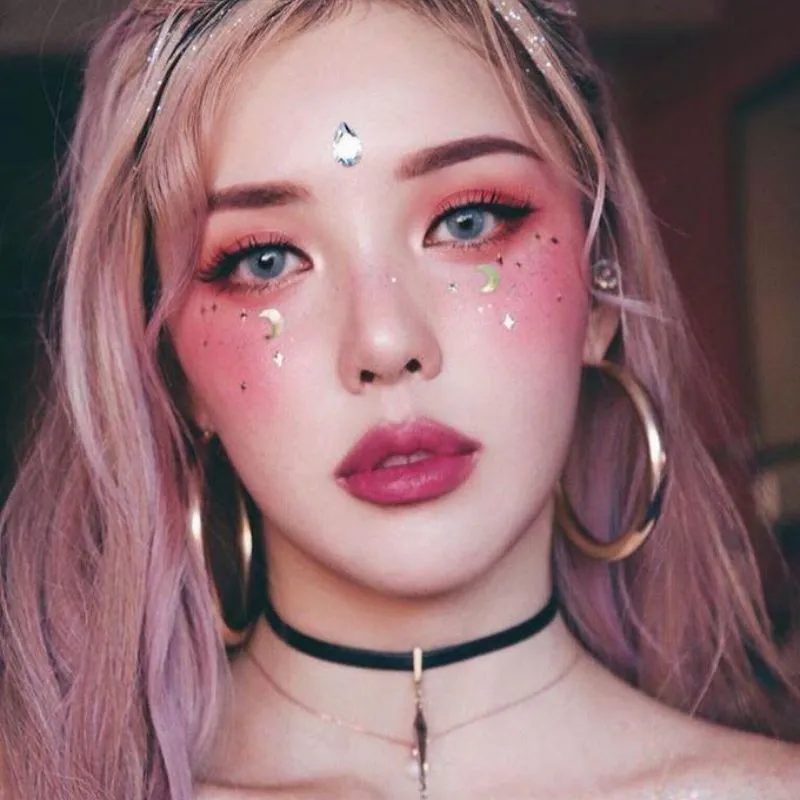 Makeup mắt phong cách trừu tượng