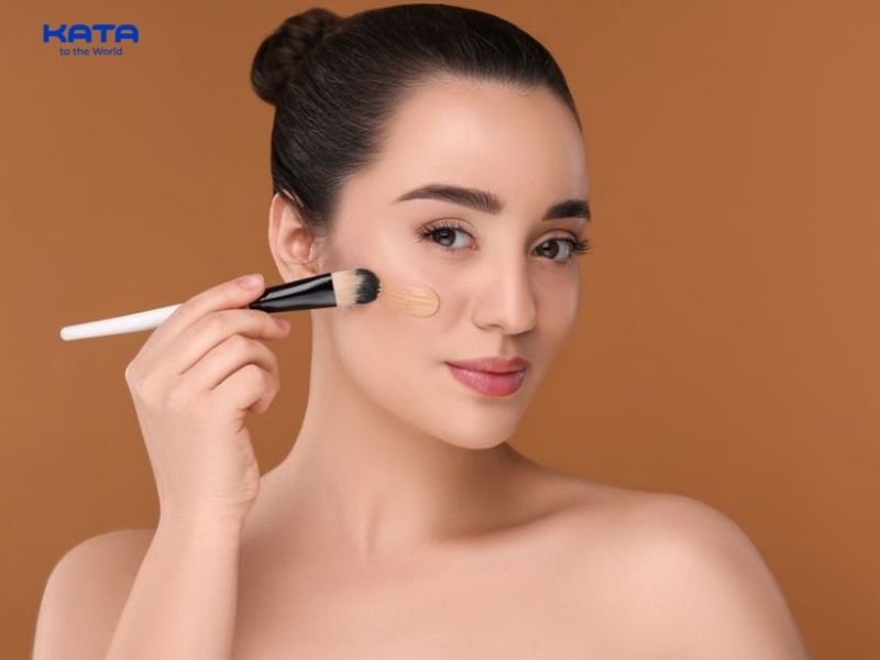 Chọn kem nền có kết cấu mỏng, tán kem mỏng phần mũi và quanh mũi