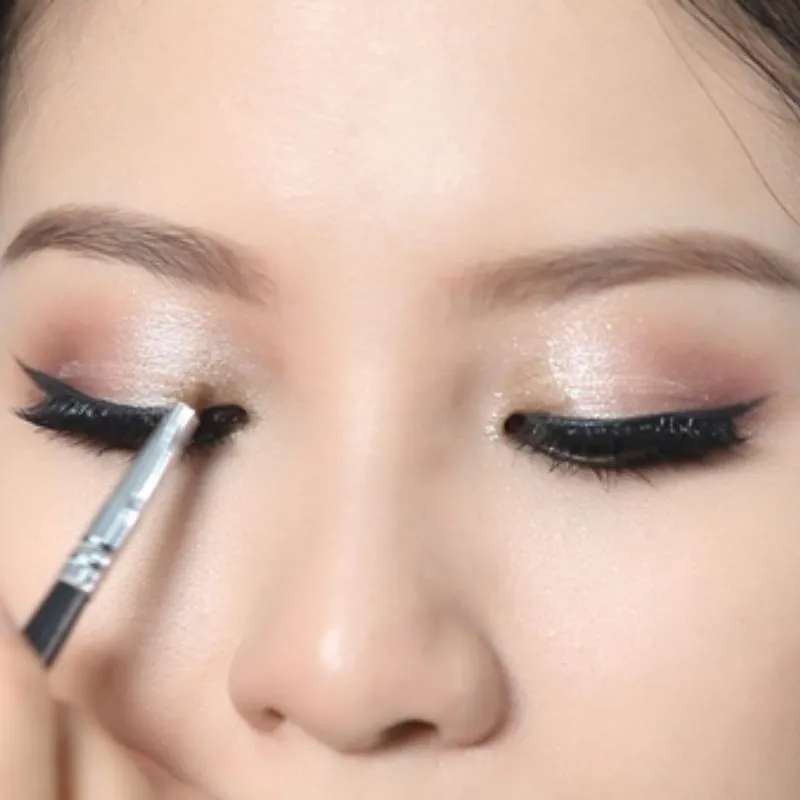 Tạo điểm nhấn cho đôi mắt long lanh
