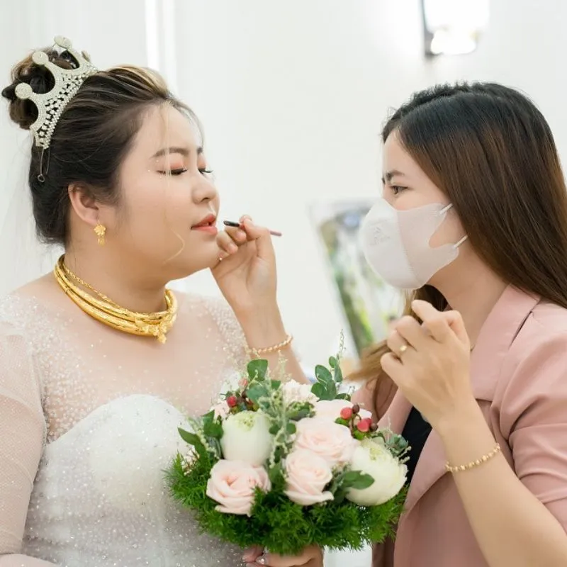 Cách trang điểm cô dâu mập trở nên thon gọn hơn