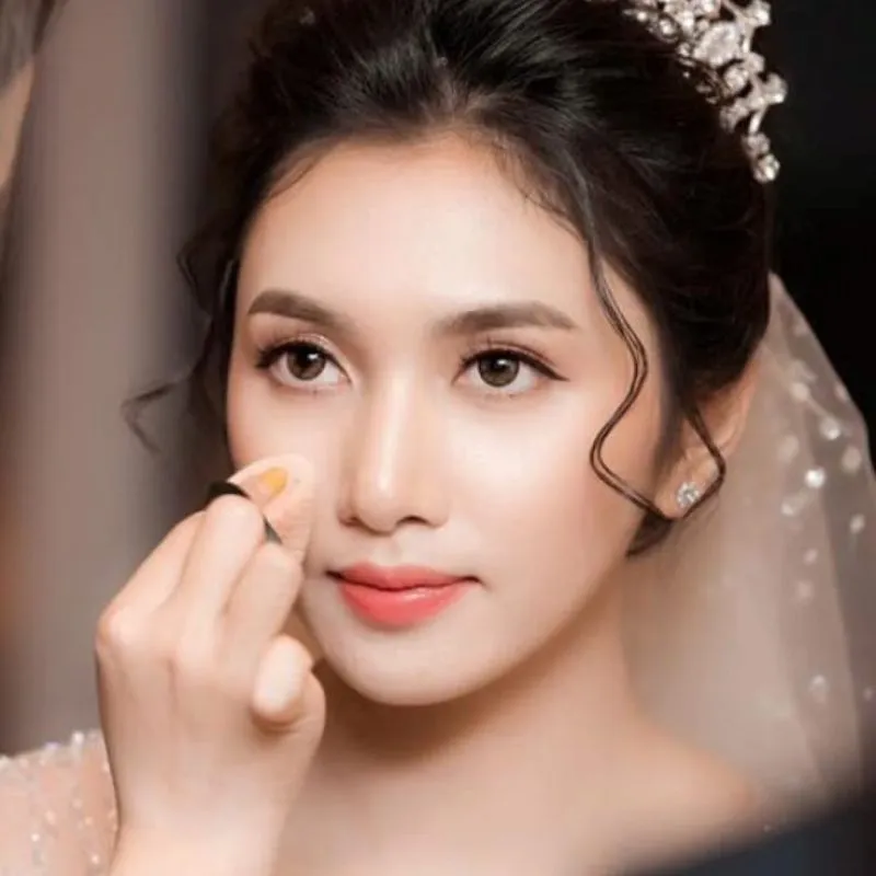 Trang điểm mắt tạo chiều sâu