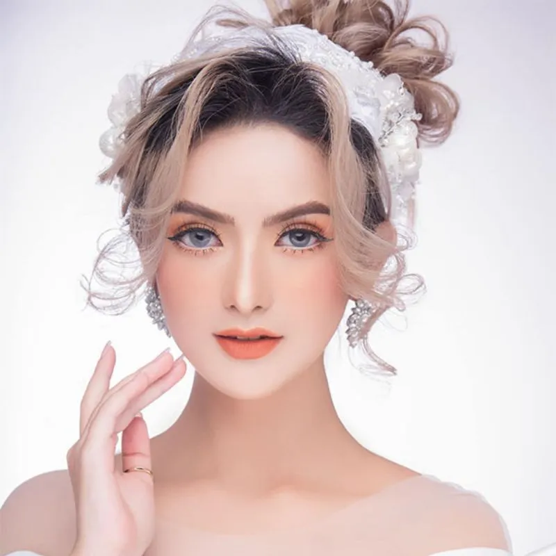 Màu môi tôn vinh nét rạng rỡ