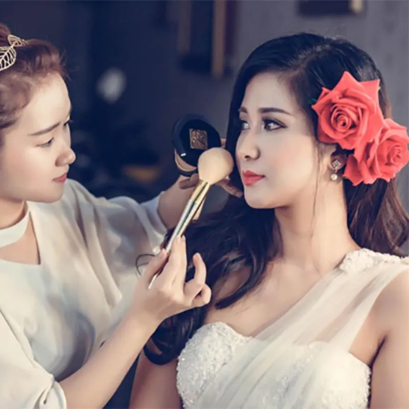 Giữ lớp trang điểm bền đẹp suốt ngày dài