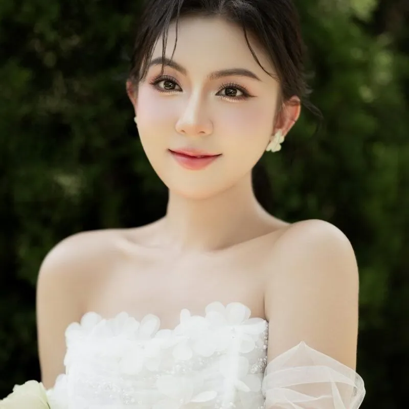 Trang điểm cô dâu mặt tròn tone ngọt ngào