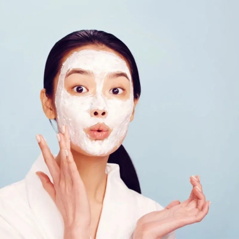 Chuẩn bị nền da đủ ẩm trước khi trang điểm