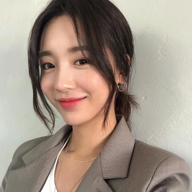 Hướng dẫn cách trang điểm công sở nhẹ nhàng để đi làm hàng ngày