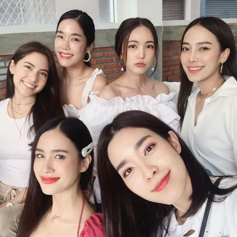 Cách trang điểm đi đám cưới tự nhiên mà đẹp