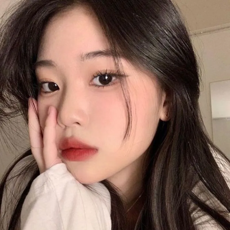 Phong cách trang điểm Hàn Quốc lấp lánh 