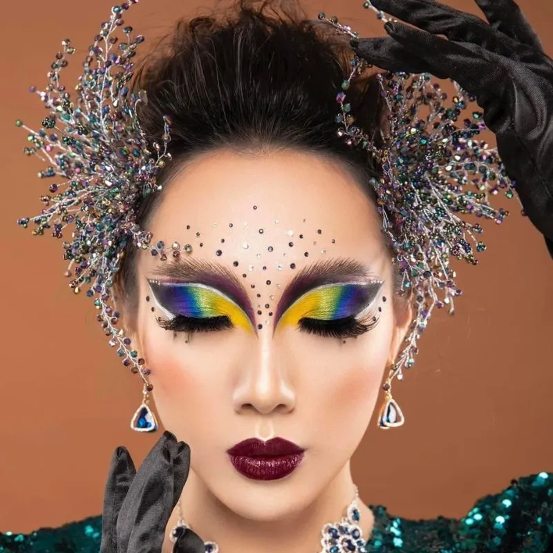Trang điểm nghệ thuật Trừu tượng