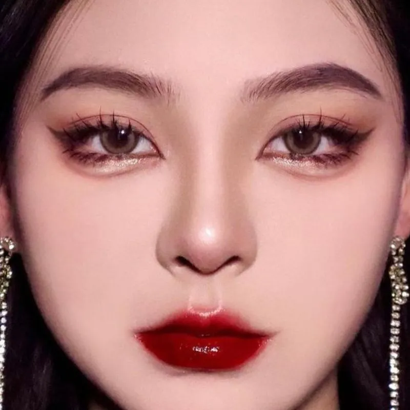 Màu đỏ Burgundy vẫn tiếp tục thống lĩnh xu hướng